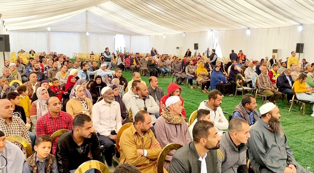 وزير النقل يسلم شقق جديدة لمتضرري مشروع القطار الكهربائي