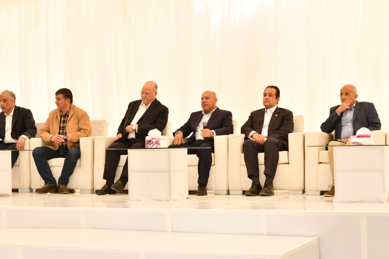 وزير النقل يسلم شقق جديدة لمتضرري مشروع القطار الكهربائي