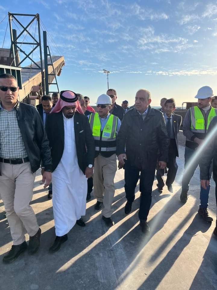 وزير قطاع الأعمال العام يتفقد شركة سيناء للمنجنيز بمدينة أبو زنيمة