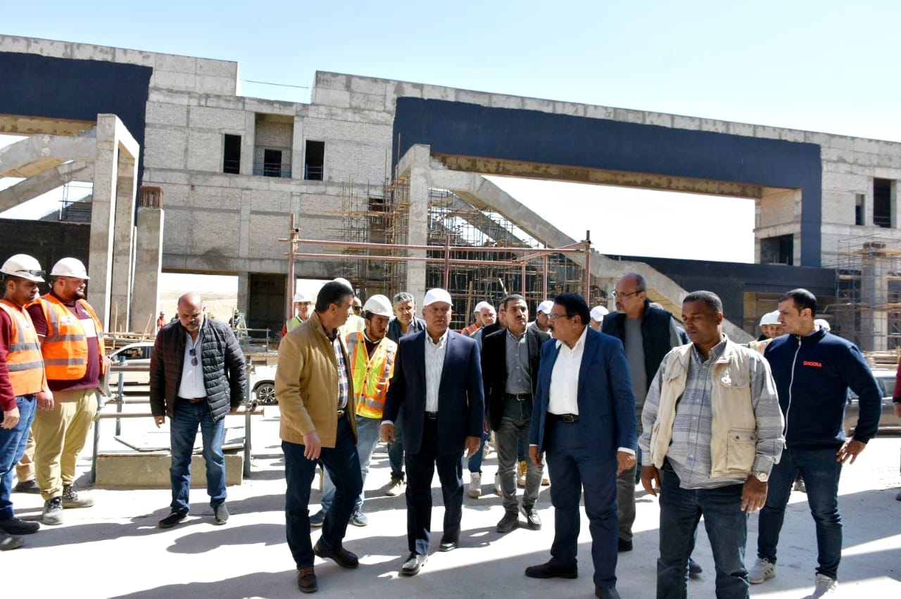 الوزير يتابع مشروع الخط الاول لشبكة القطار الكهربائي السريع