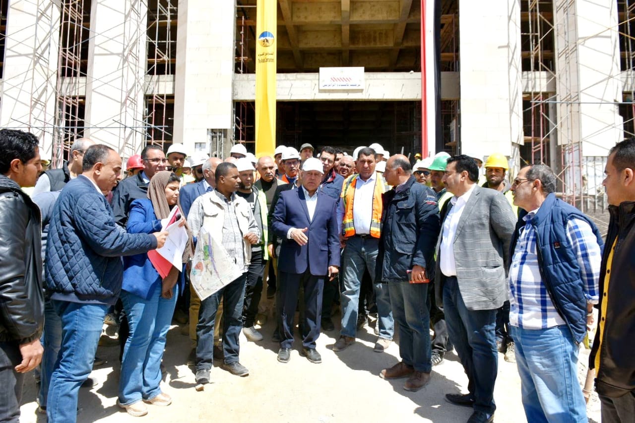 الوزير يتابع مشروع الخط الاول لشبكة القطار الكهربائي السريع