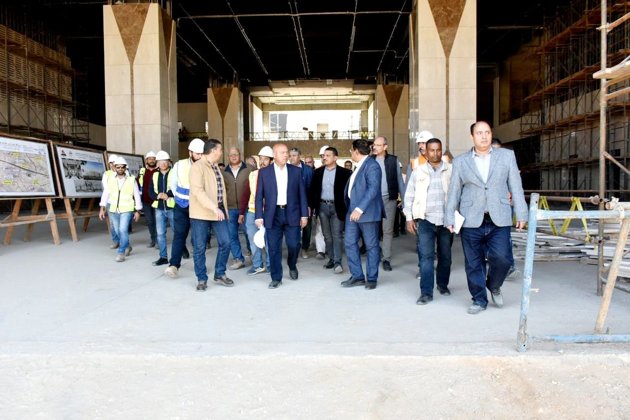 الوزير يتابع مشروع الخط الاول لشبكة القطار الكهربائي السريع