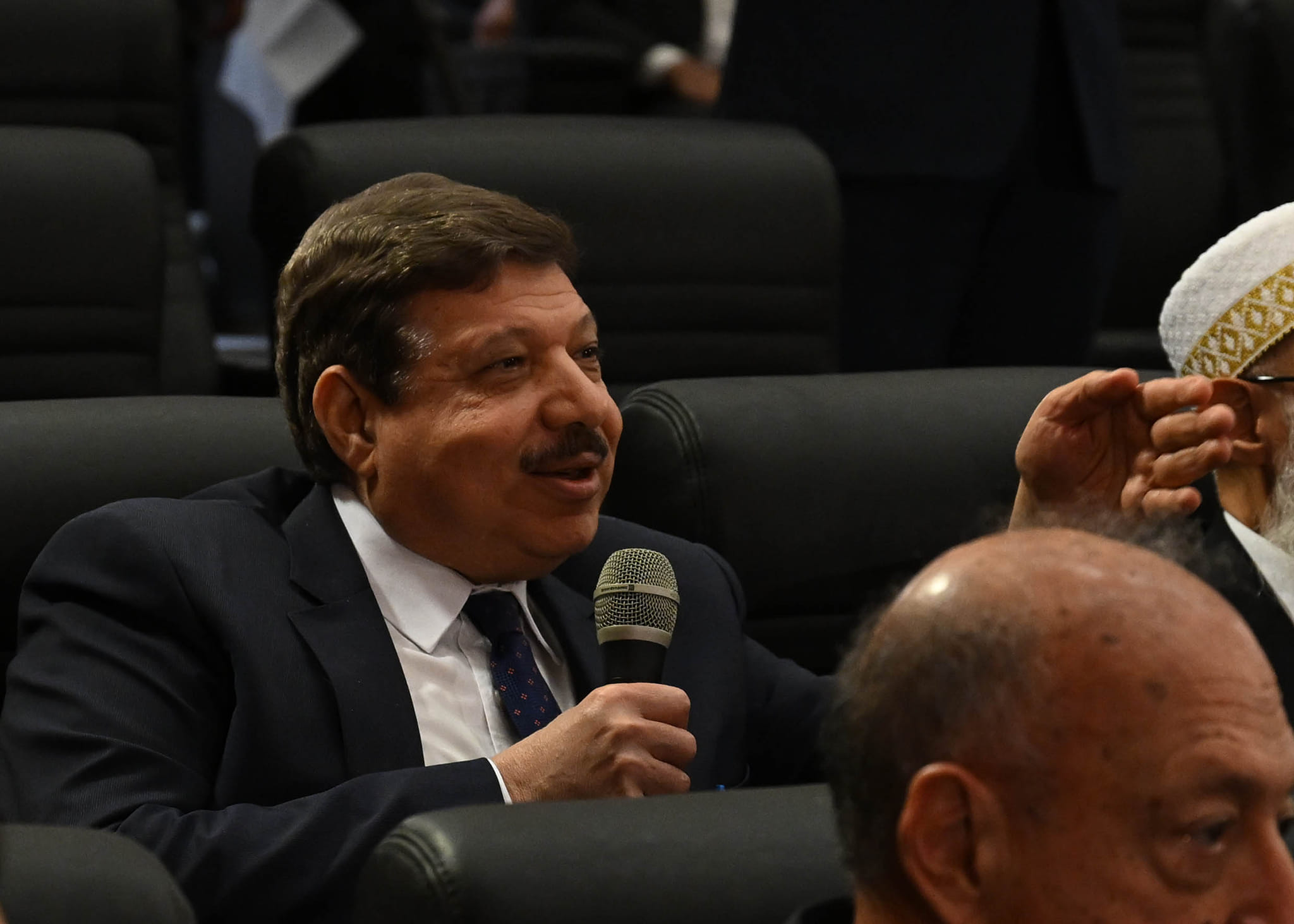رئيس الوزراء مع الحكومة لتنظيم مبادرة خفض الأسعار