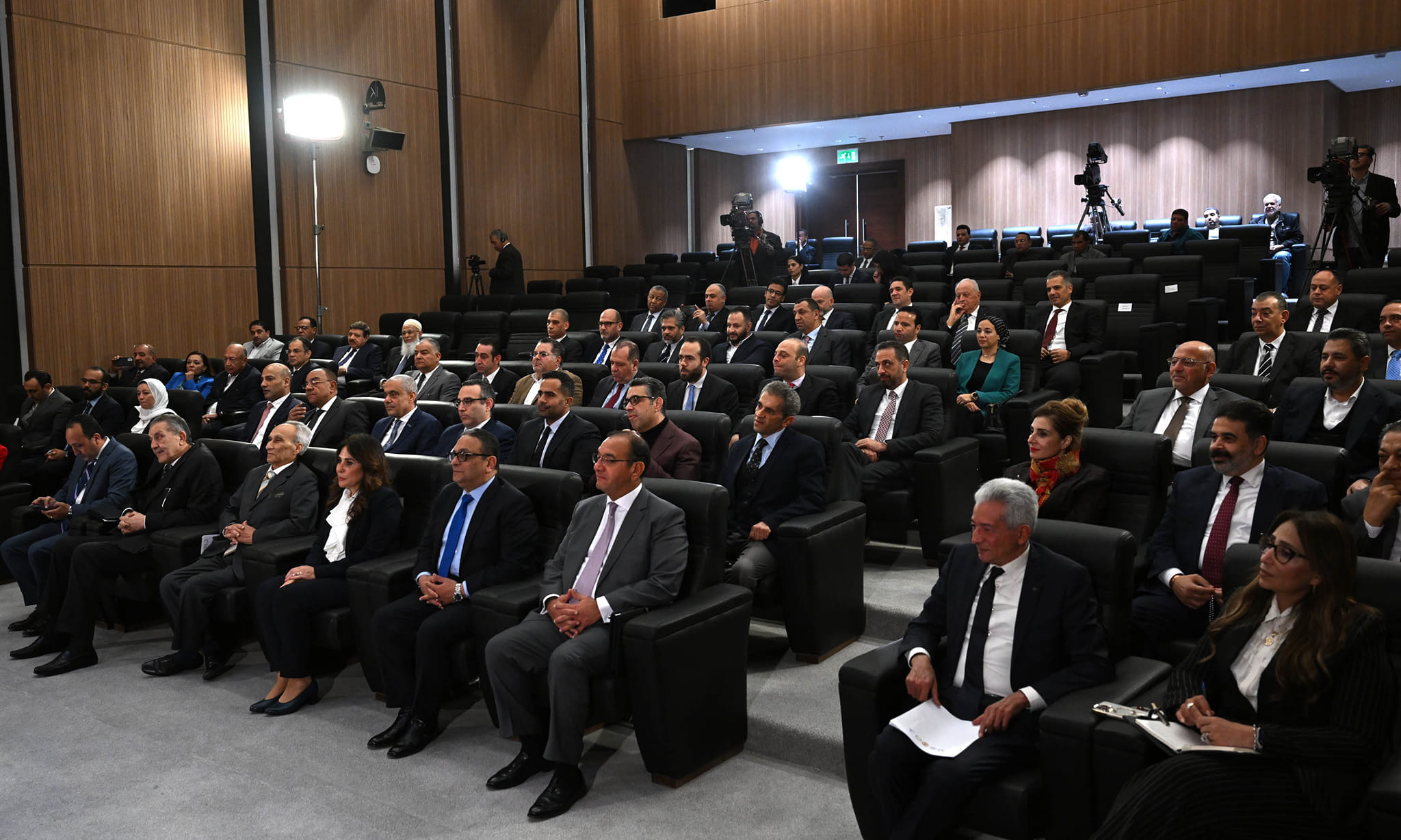 رئيس الوزراء مع الحكومة لتنظيم مبادرة خفض الأسعار
