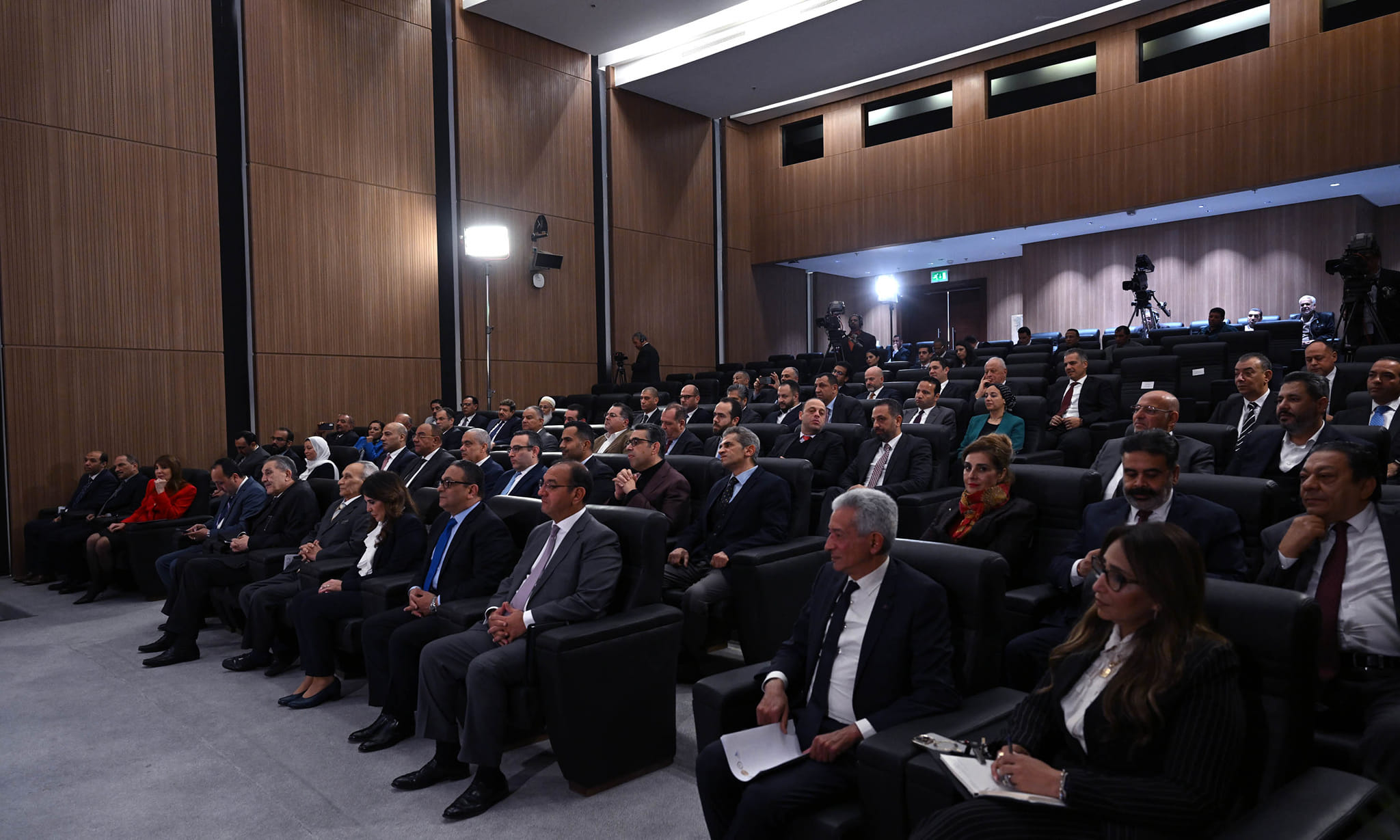 رئيس الوزراء مع الحكومة لتنظيم مبادرة خفض الأسعار