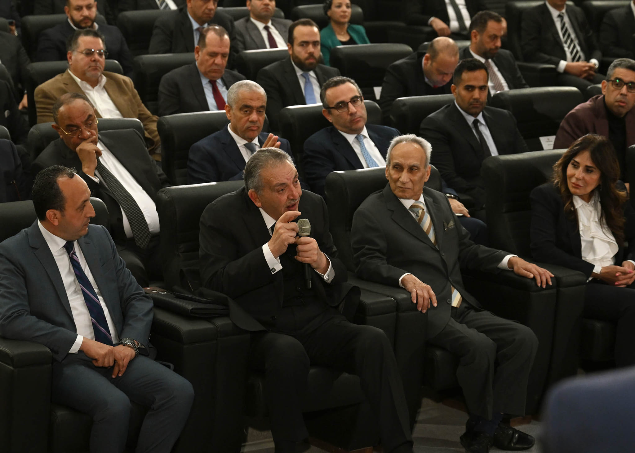 رئيس الوزراء مع الحكومة لتنظيم مبادرة خفض الأسعار