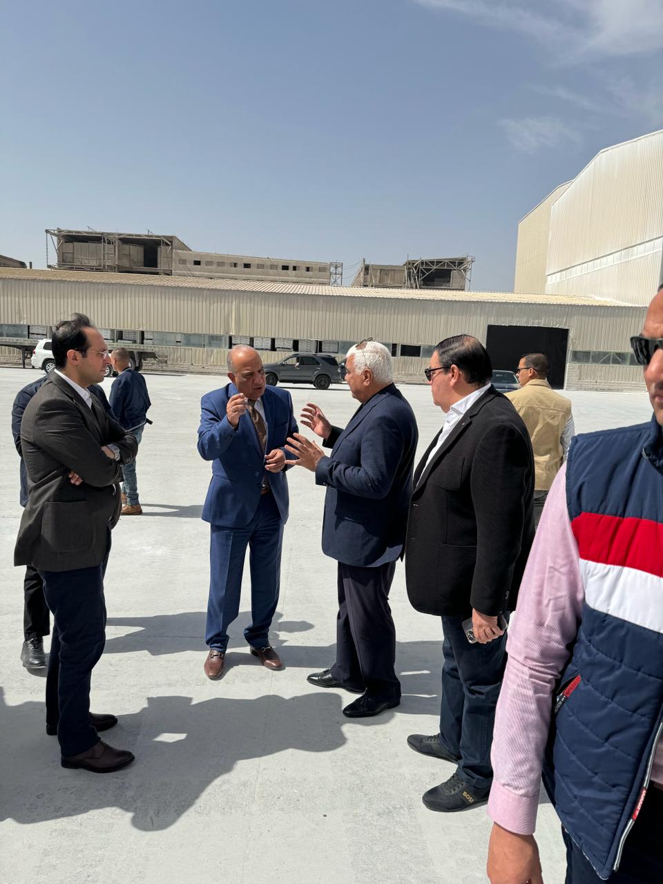 وزير قطاع الأعمال العام يزور مصانع شركة