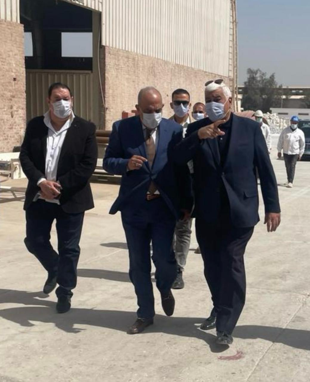 وزير قطاع الأعمال العام يزور مصانع شركة