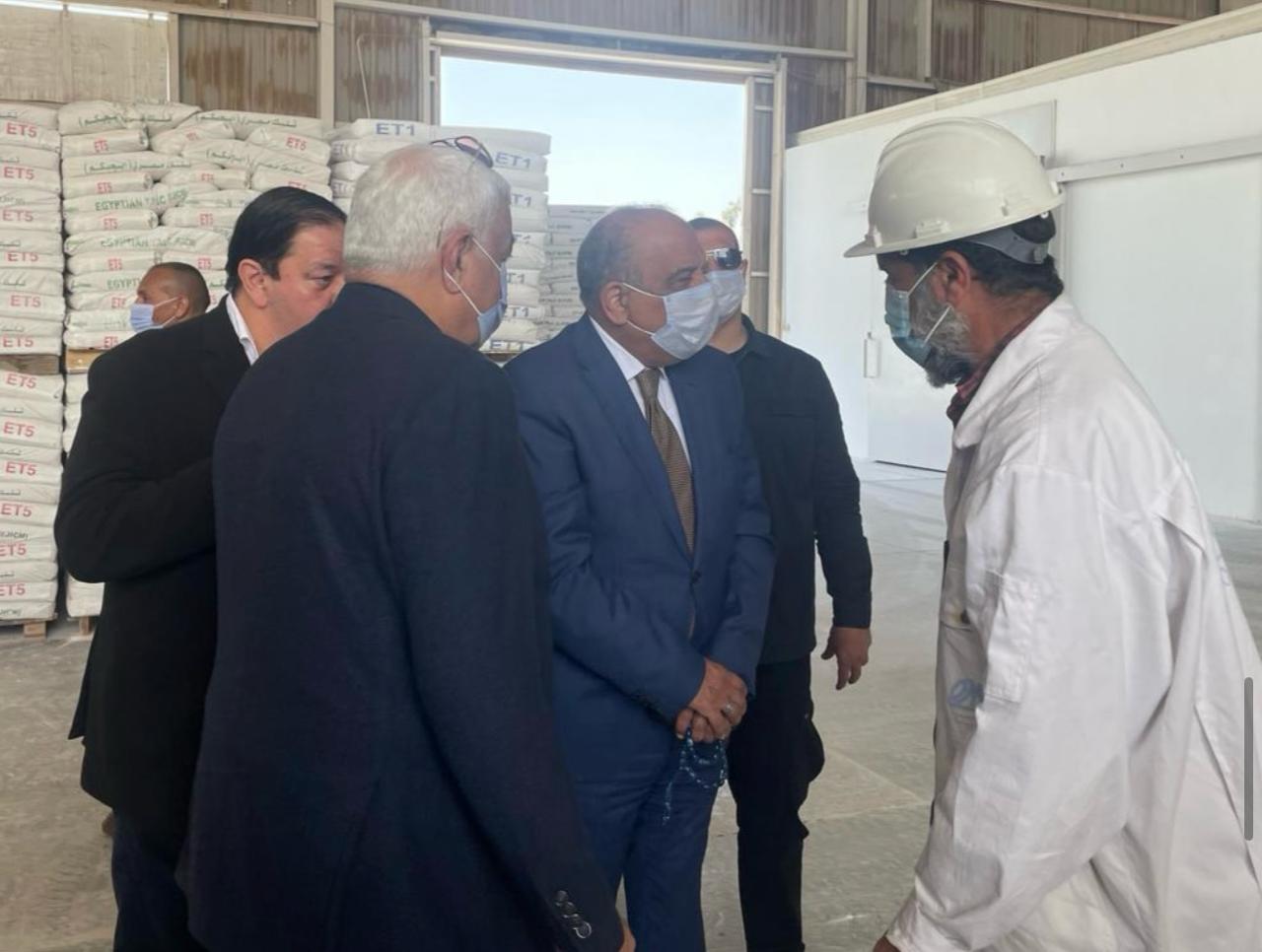 وزير قطاع الأعمال العام يزور مصانع شركة