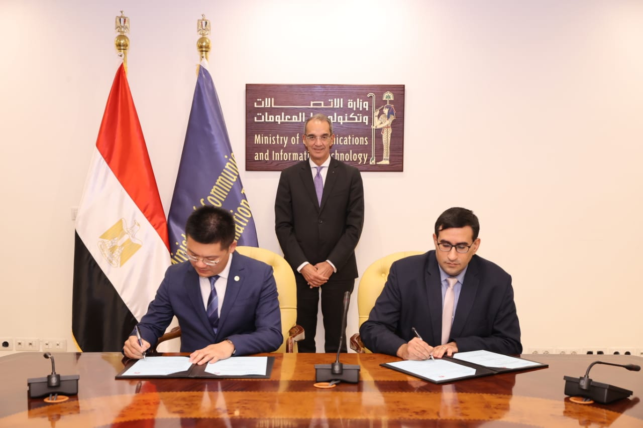 تعاون بين المعهد القومى للاتصالات وشركة هواوى للتكنولوجيا