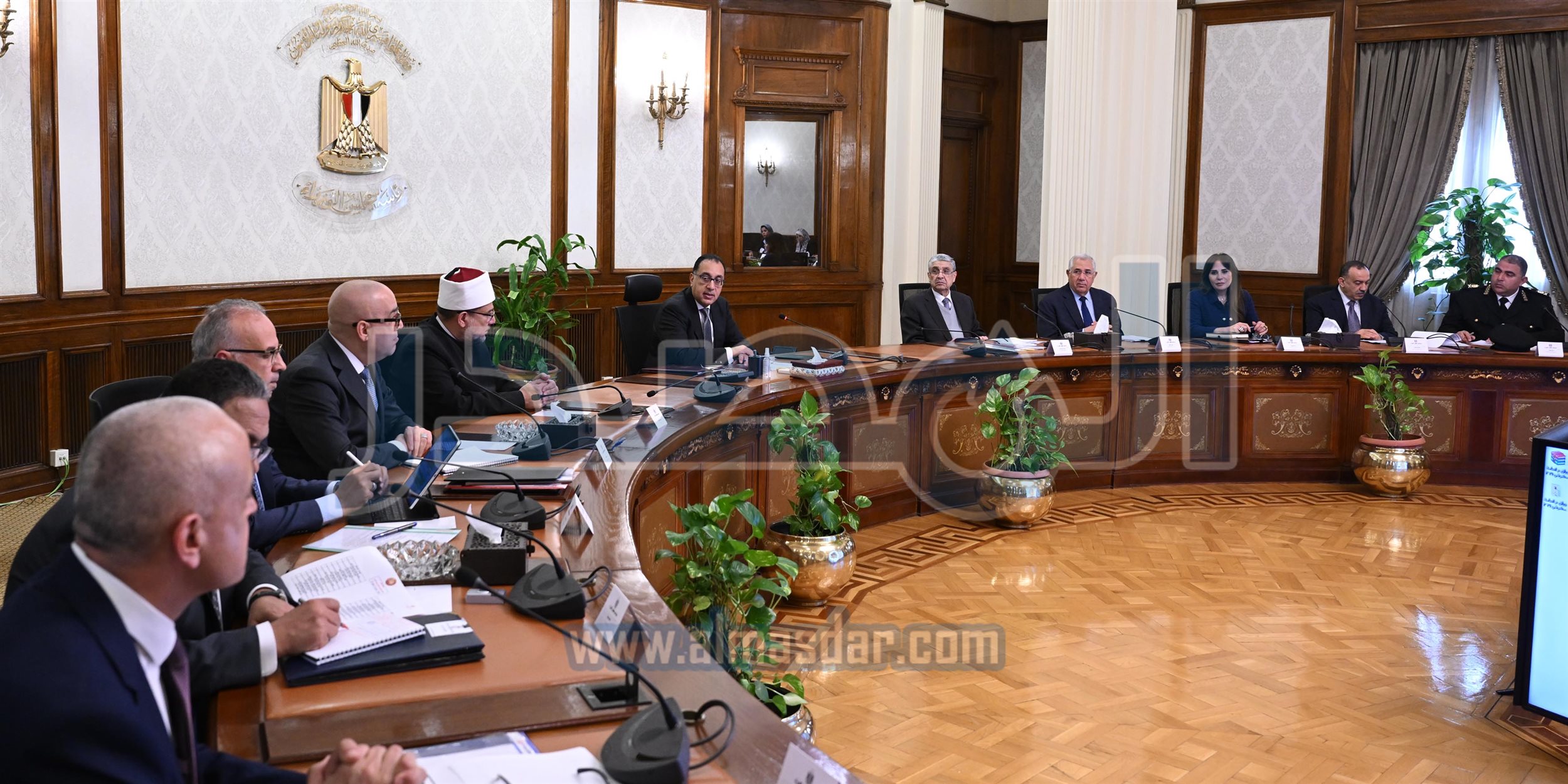 مدبولي يتابع الموقف التنفيذي للأعمال بالتجمع العمراني الجديد
