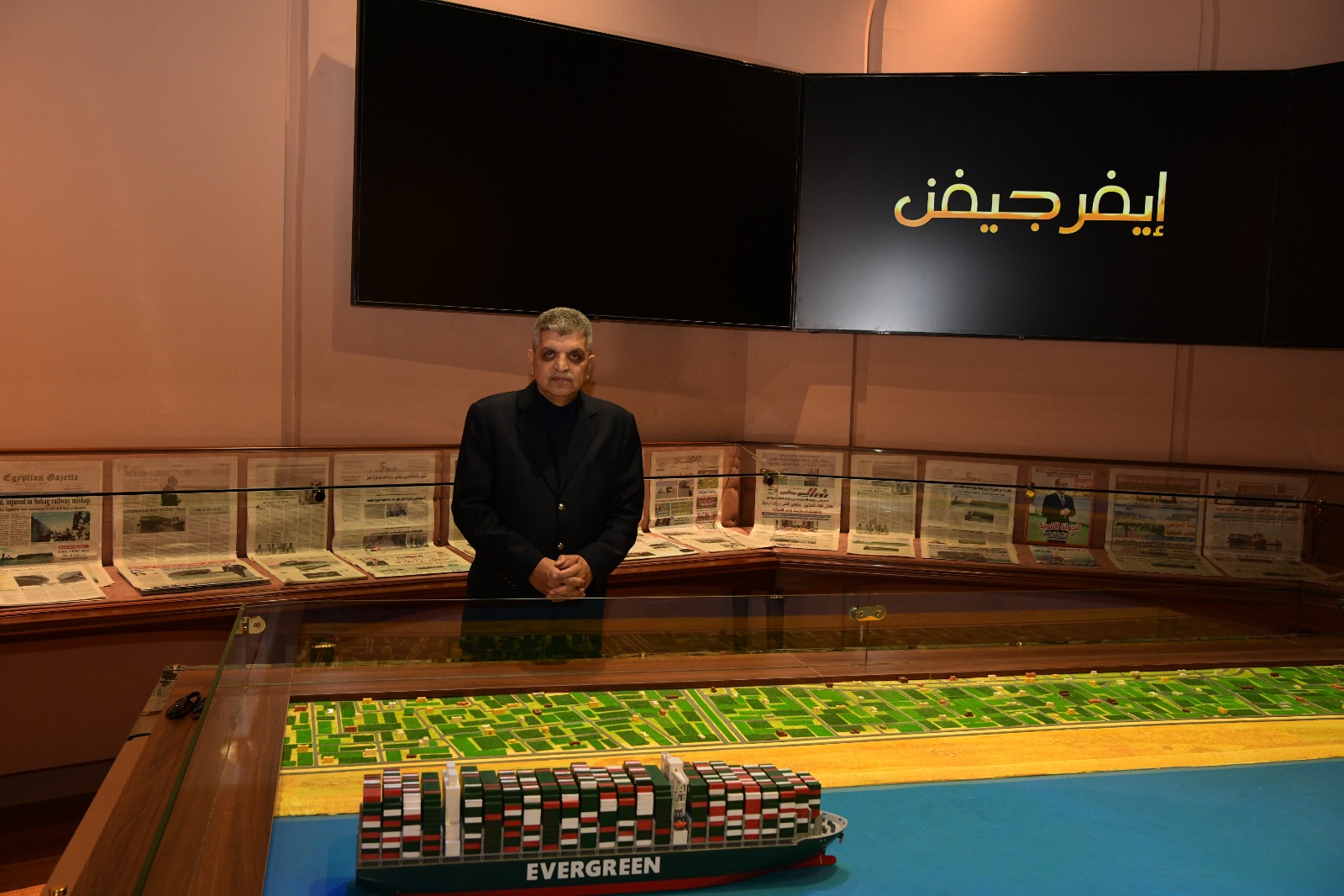 الفريق أسامة ربيع يتفقد متحف قناة السويس