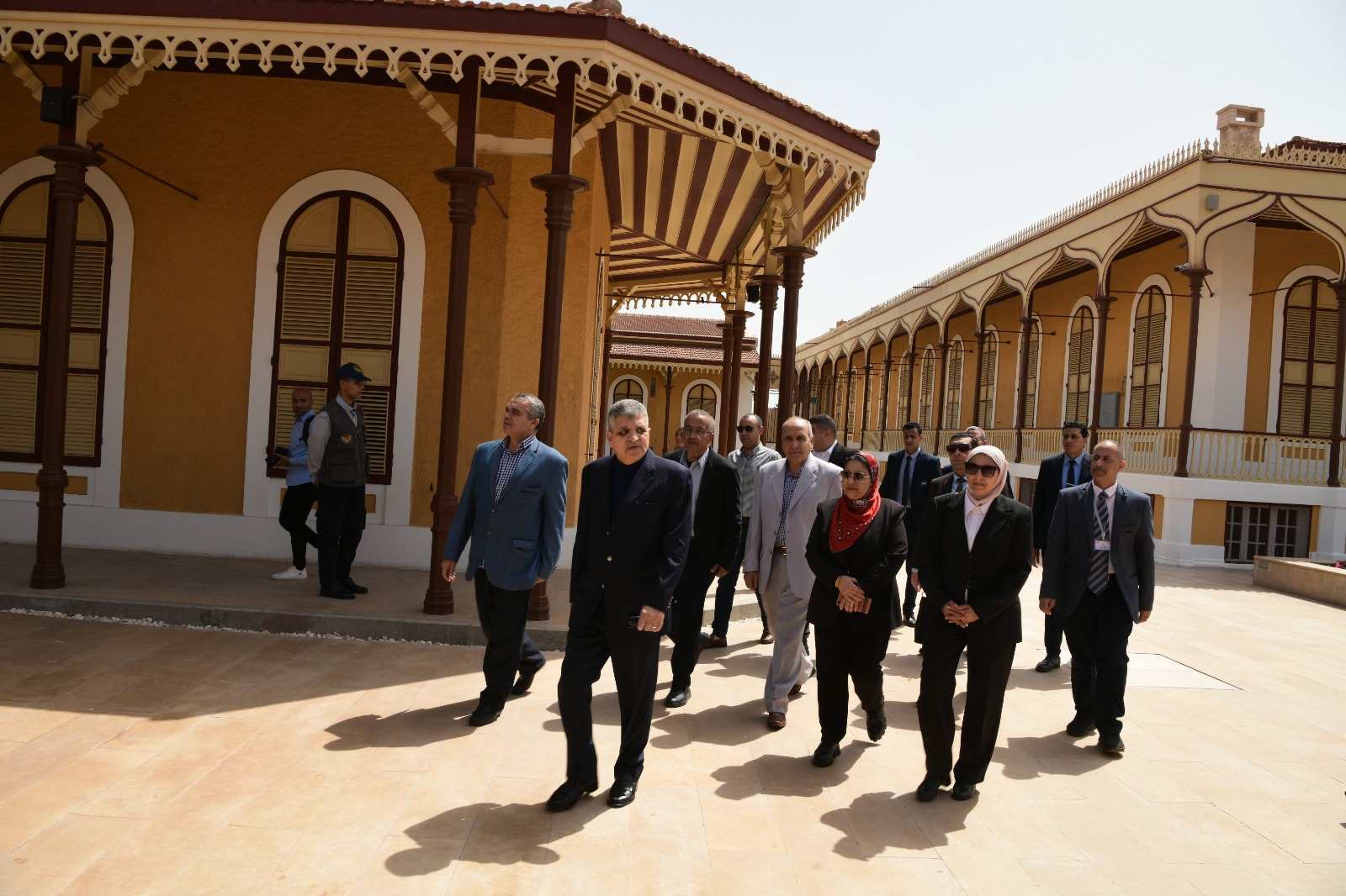 الفريق أسامة ربيع يتفقد متحف قناة السويس