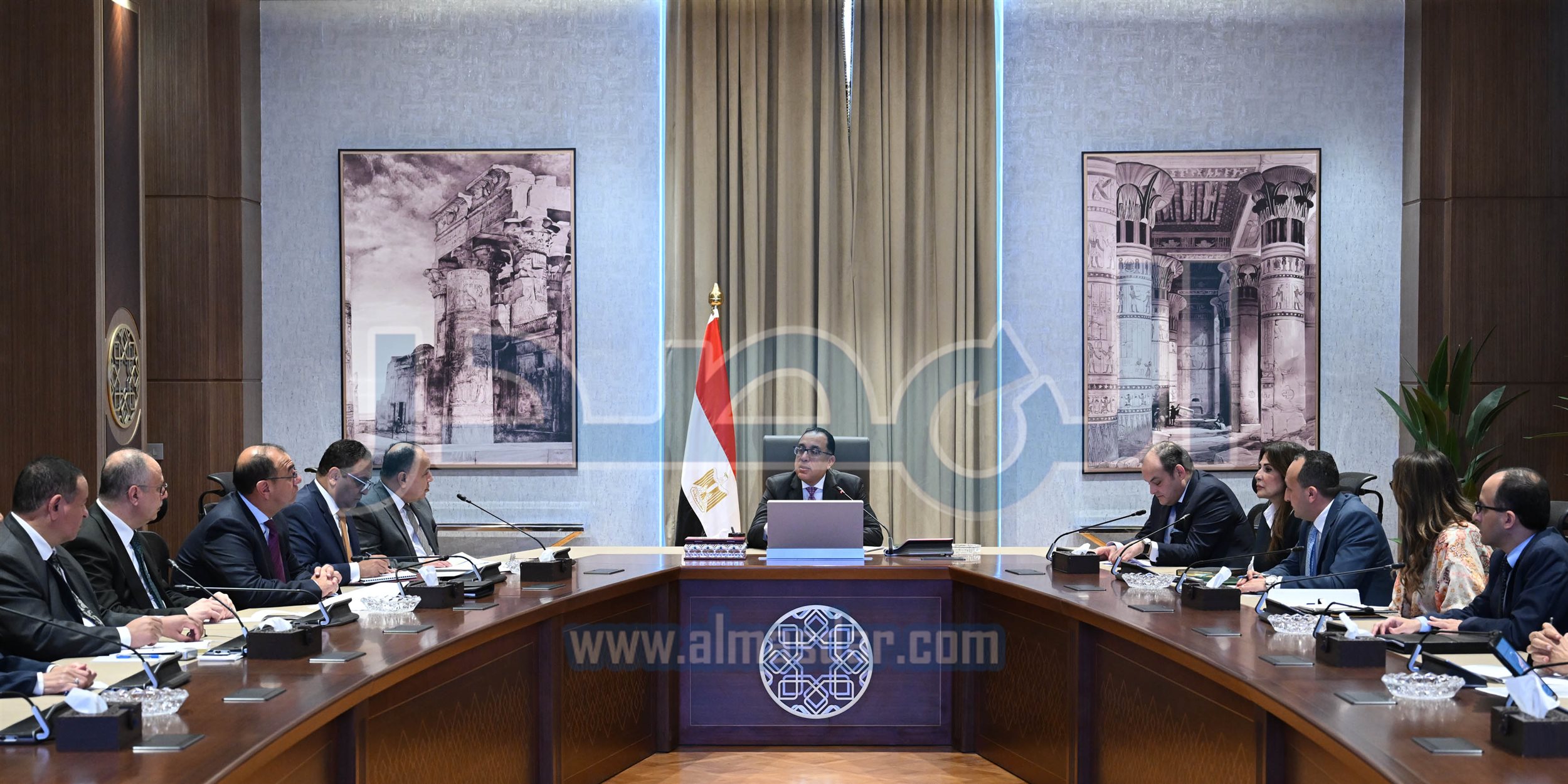 مدبولي يتابع الموقف التنفيذي للإفراج الجمركي عن البضائع