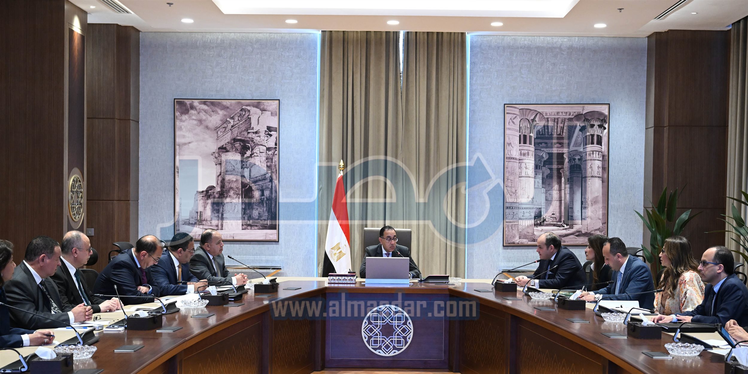 مدبولي يتابع الموقف التنفيذي للإفراج الجمركي عن البضائع