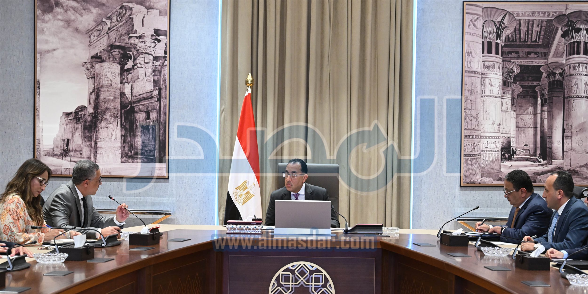 رئيس الوزراء مع الرئيس التنفيذي للهيئة العامة للاستثمار