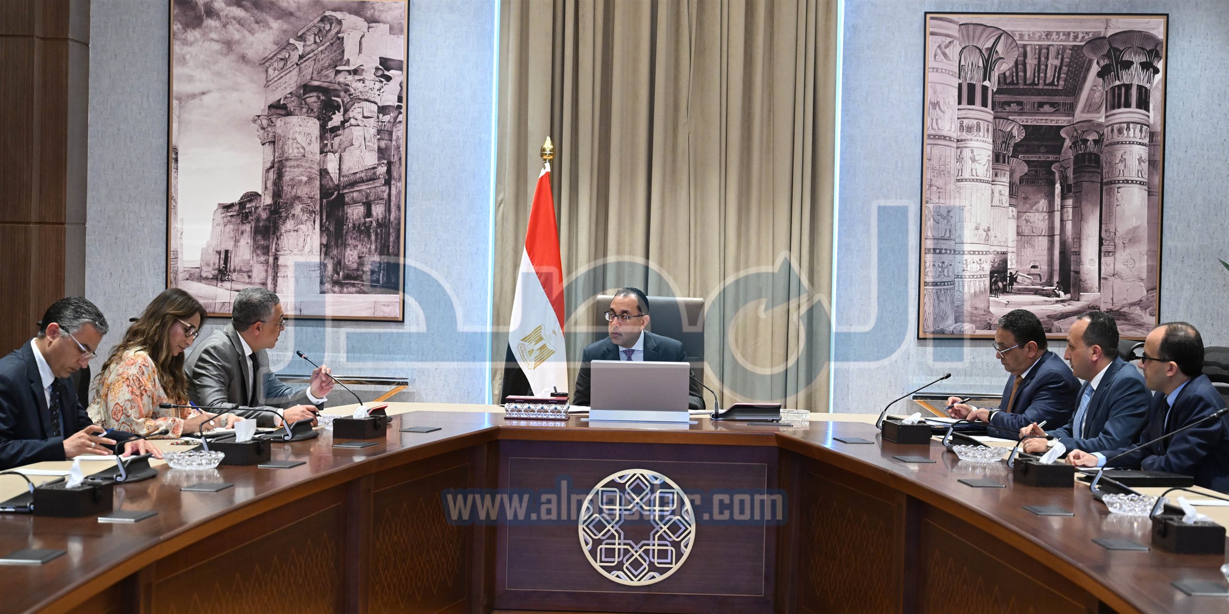 رئيس الوزراء مع الرئيس التنفيذي للهيئة العامة للاستثمار