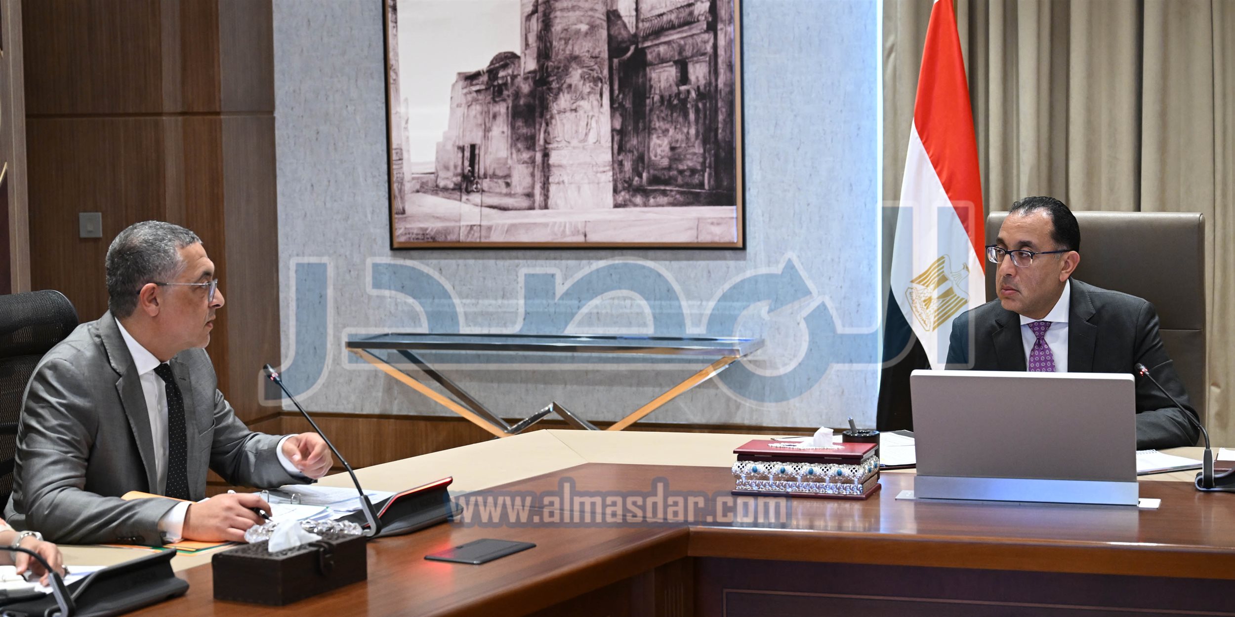 رئيس الوزراء مع الرئيس التنفيذي للهيئة العامة للاستثمار