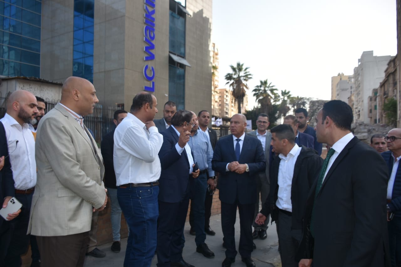 وزير النقل يتفقد مشروع المرحلة الأولى من مترو الإسكندرية