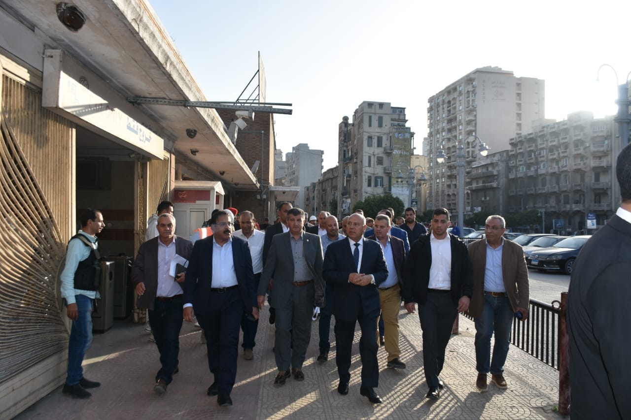 وزير النقل يتفقد مشروع المرحلة الأولى من مترو الإسكندرية