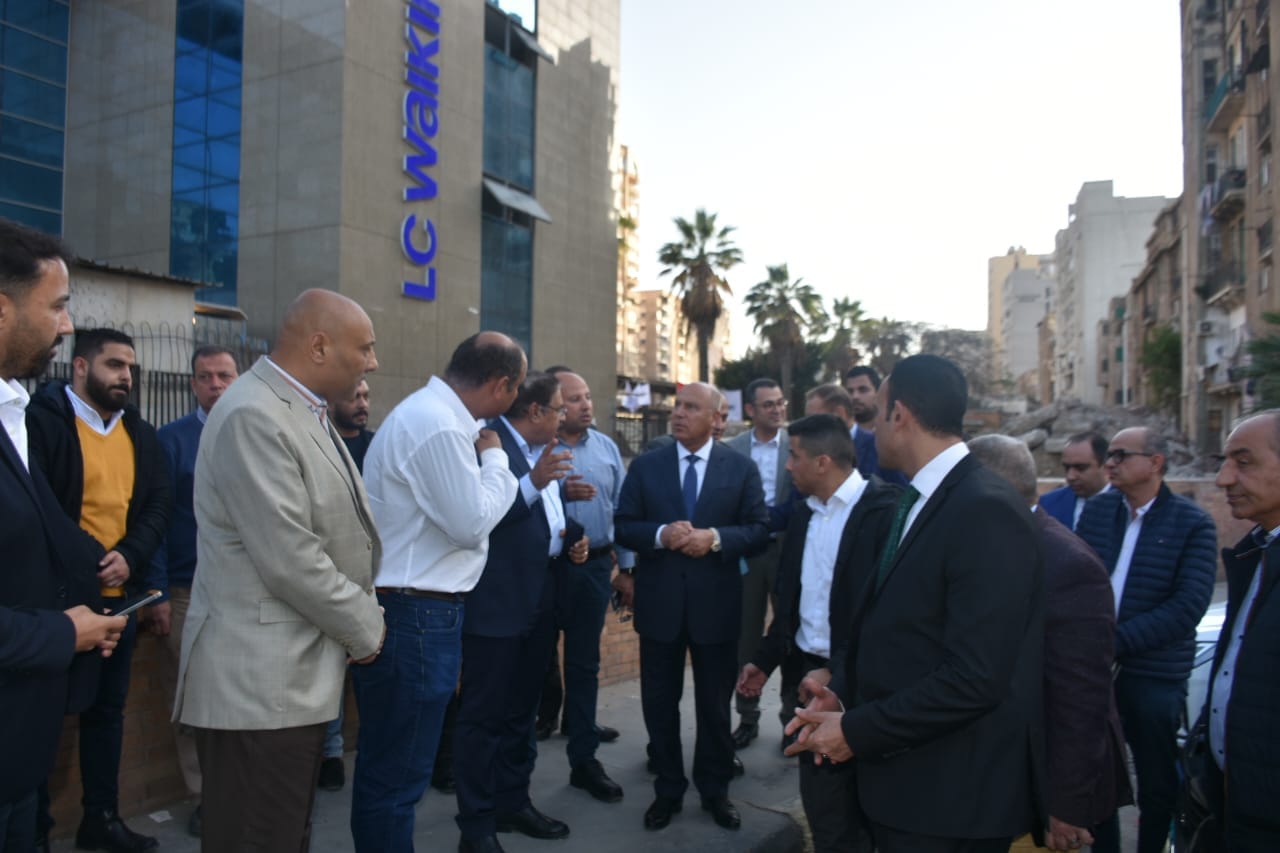 وزير النقل يتفقد مشروع المرحلة الأولى من مترو الإسكندرية