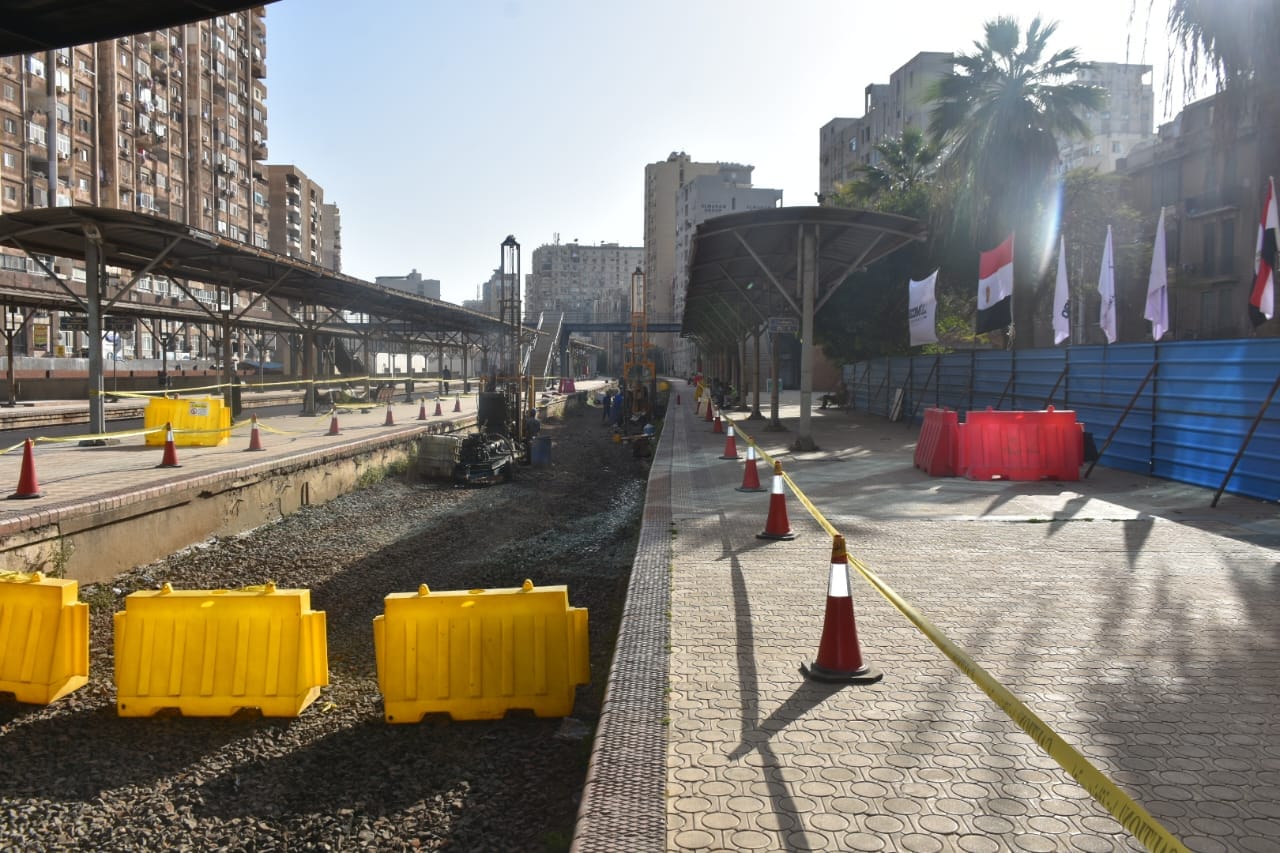 وزير النقل يتفقد مشروع المرحلة الأولى من مترو الإسكندرية