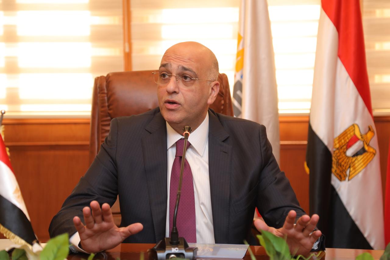 مناقشة تنفيذ الخطة المتكاملة للنهوض بالمشروعات الصناعية ببورسعيد