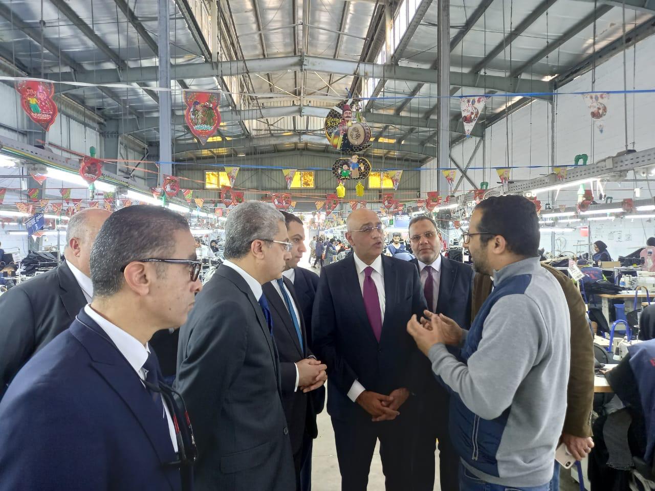 مناقشة تنفيذ الخطة المتكاملة للنهوض بالمشروعات الصناعية ببورسعيد
