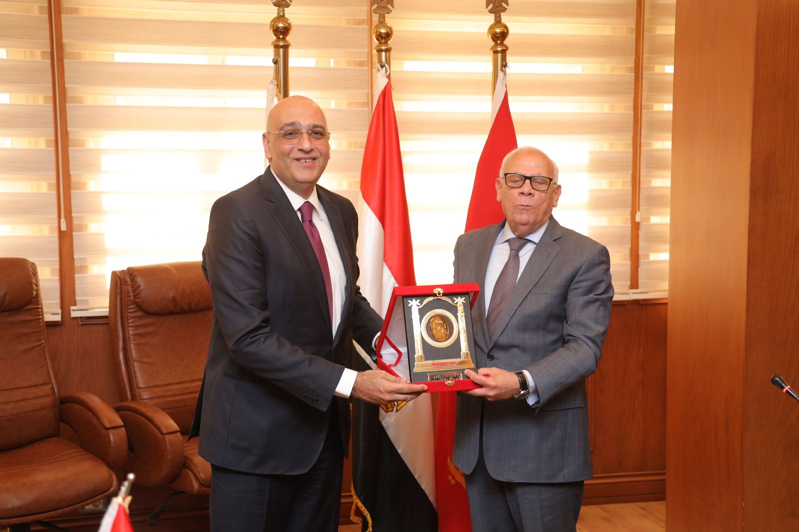 مناقشة تنفيذ الخطة المتكاملة للنهوض بالمشروعات الصناعية ببورسعيد