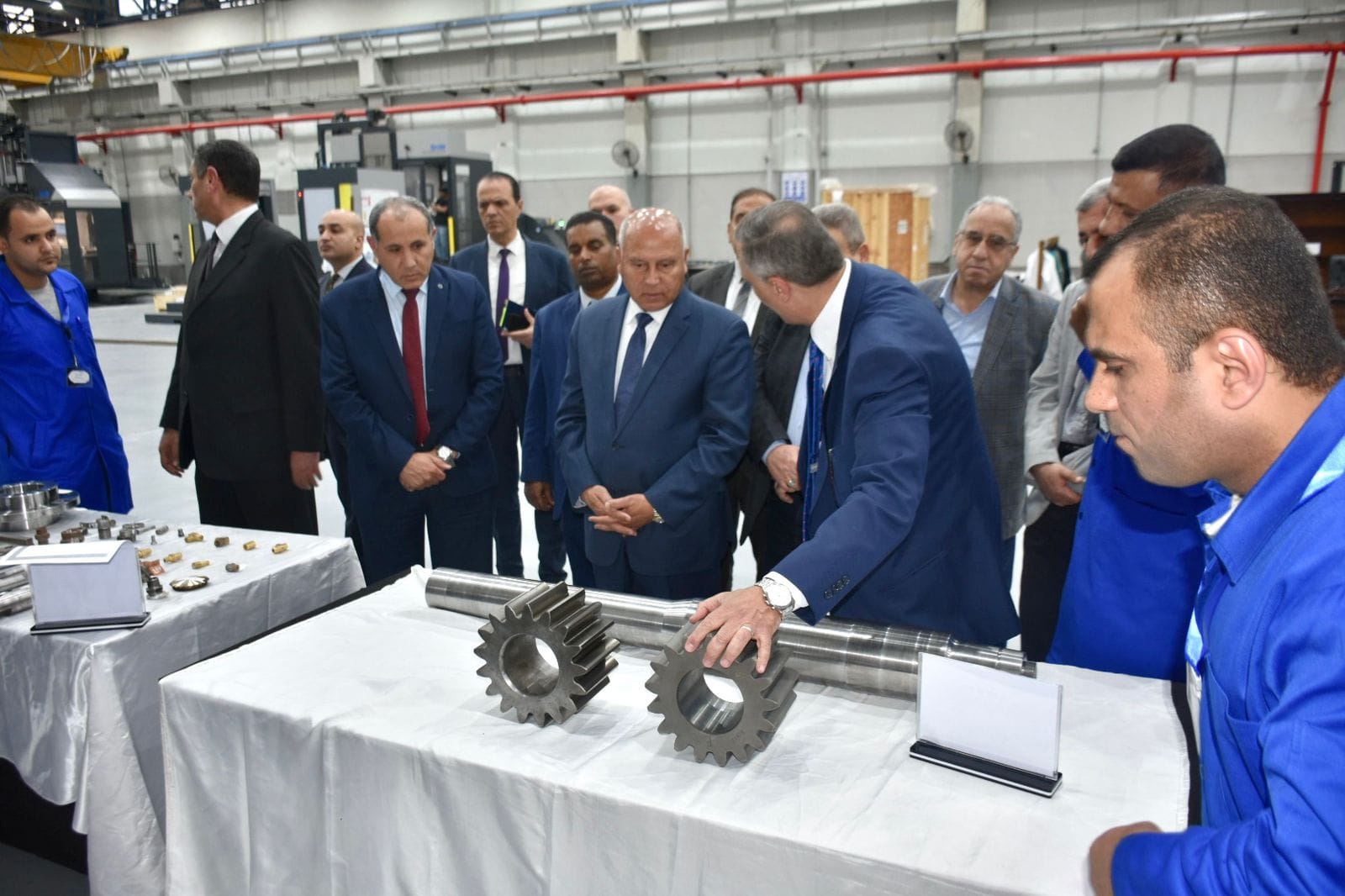 وزير النقل يتفقد ورش إيرماس المتخصصة