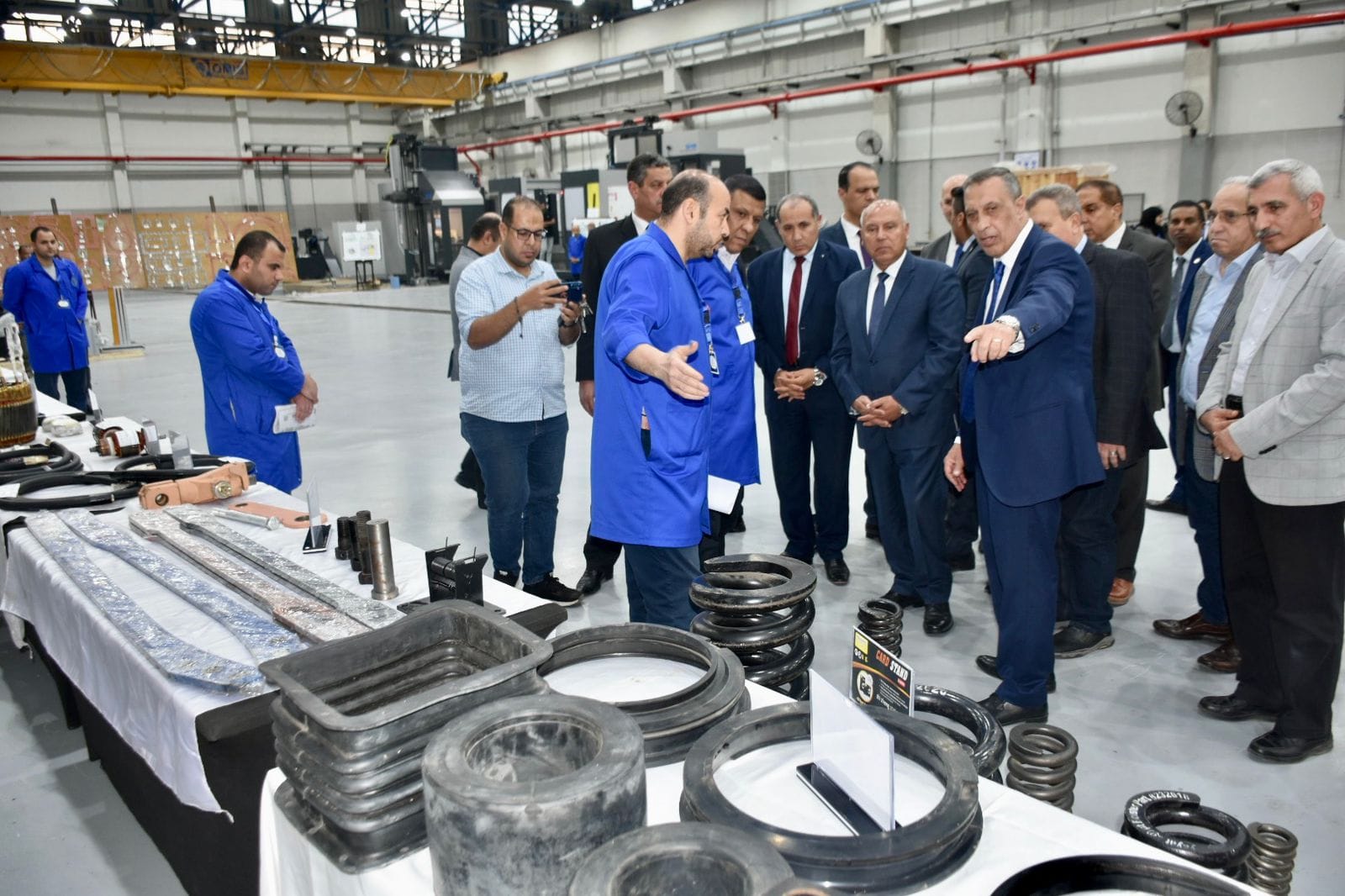 وزير النقل يتفقد ورش إيرماس المتخصصة
