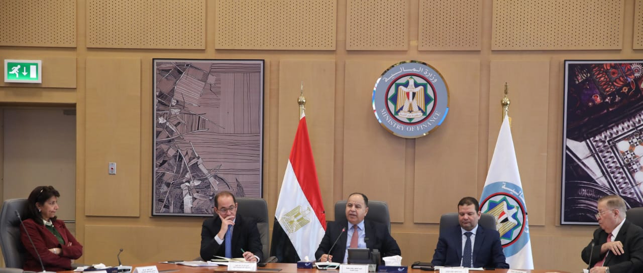 وزير المالية فى حوار مفتوح مع المستثمرين والمصدرين حول الموازنة الجديدة