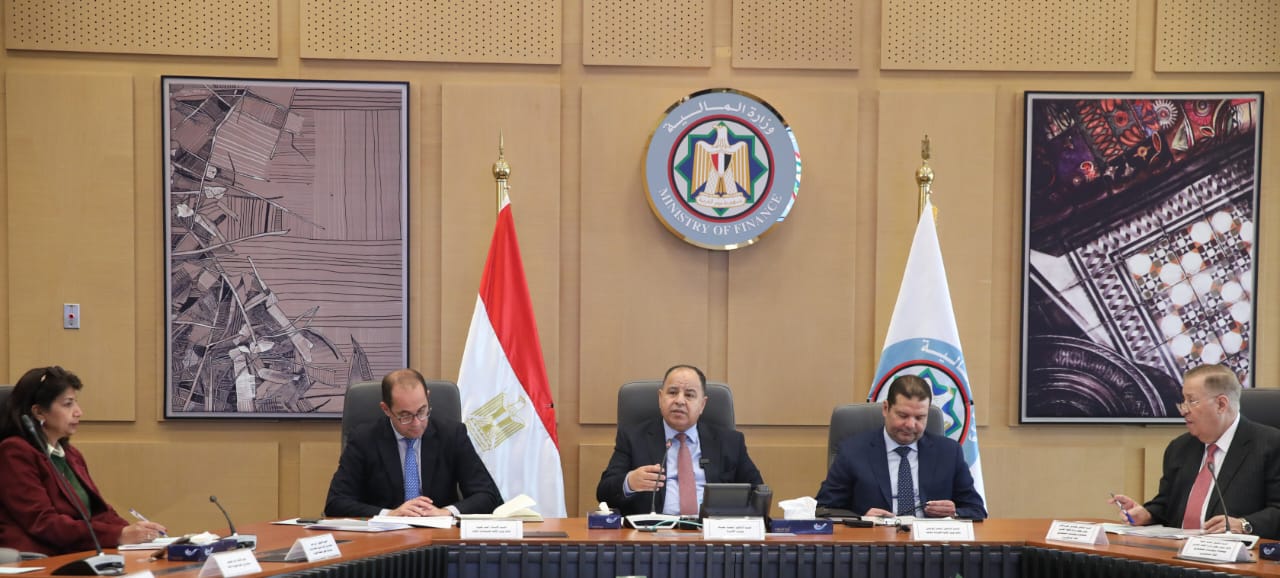 وزير المالية فى حوار مفتوح مع المستثمرين والمصدرين حول الموازنة الجديدة