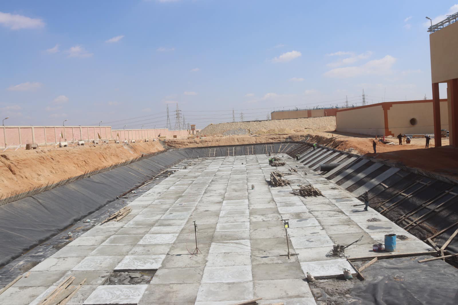 الجزار يتابع مشروعات محطات تنقية مياه الشرب بـ4 مدن جديدة