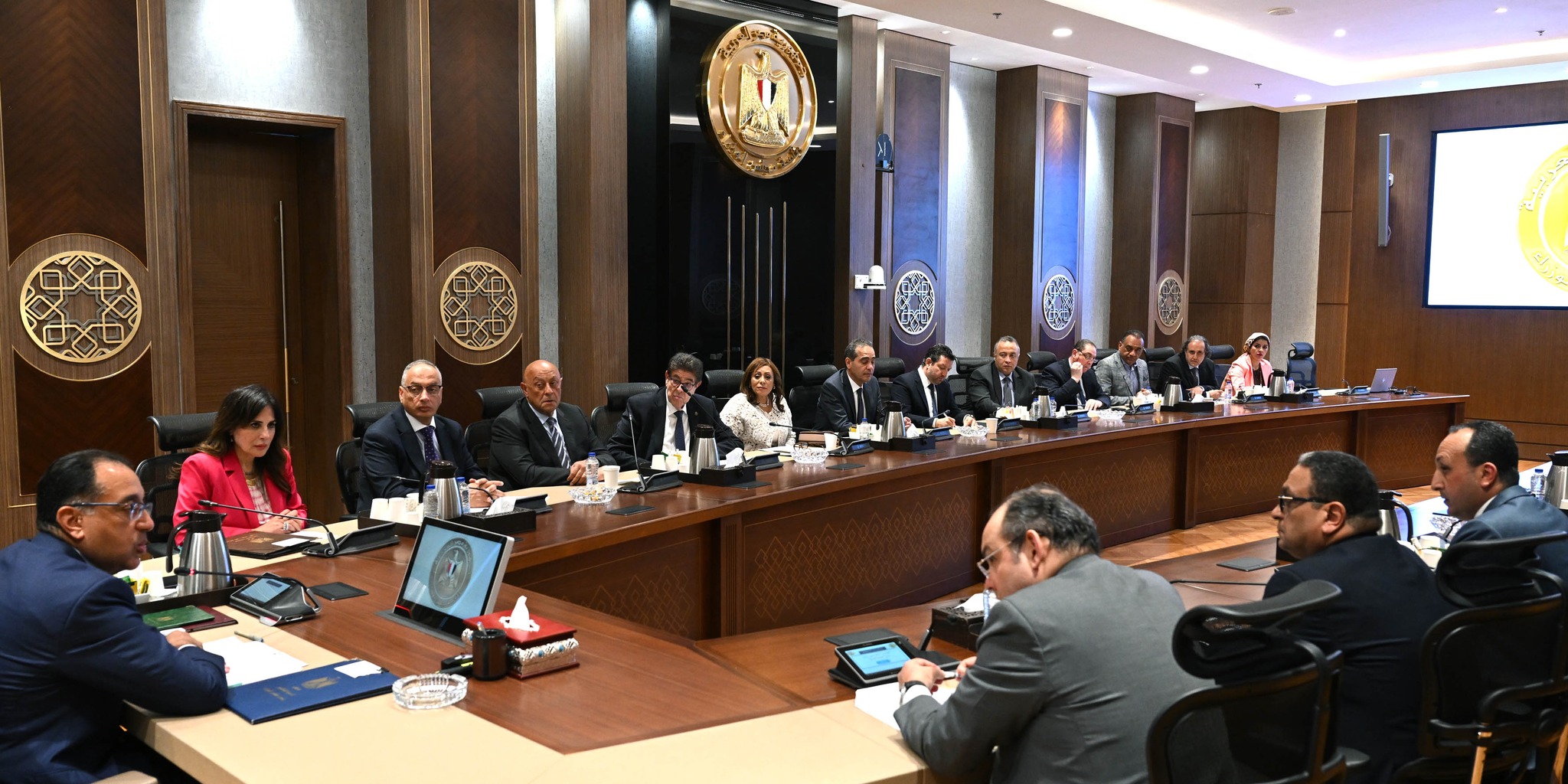 اجتماع رئيس الوزراء مع رؤساء ومسئولي المجالس التصديرية