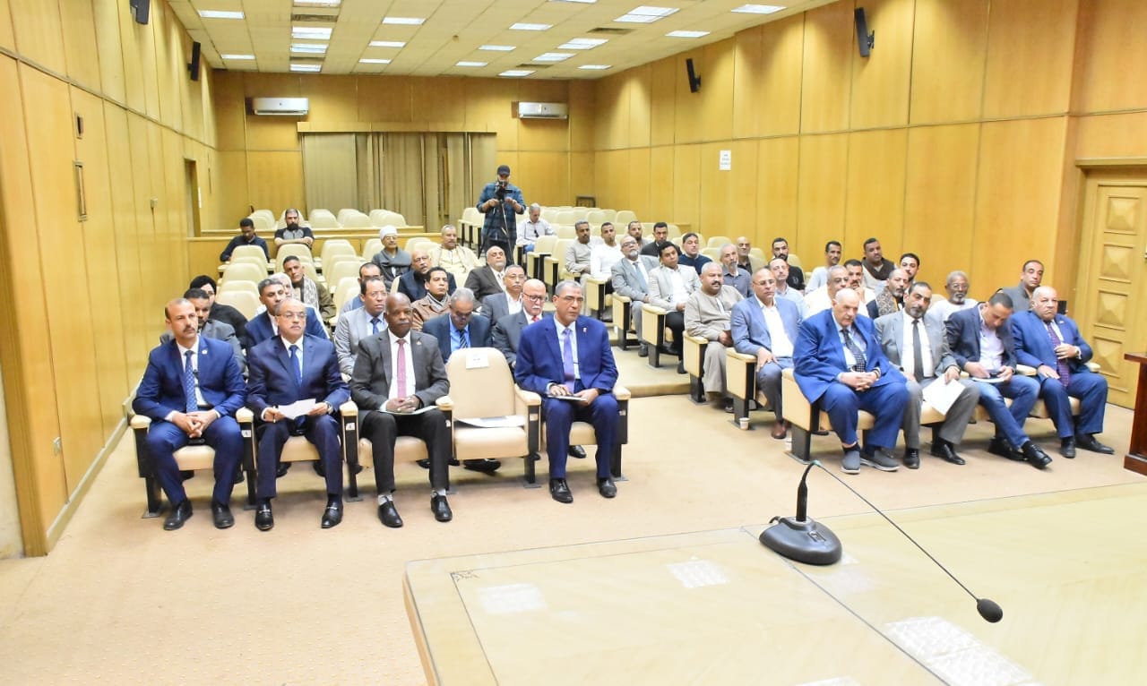 اجتماع وزير التموين