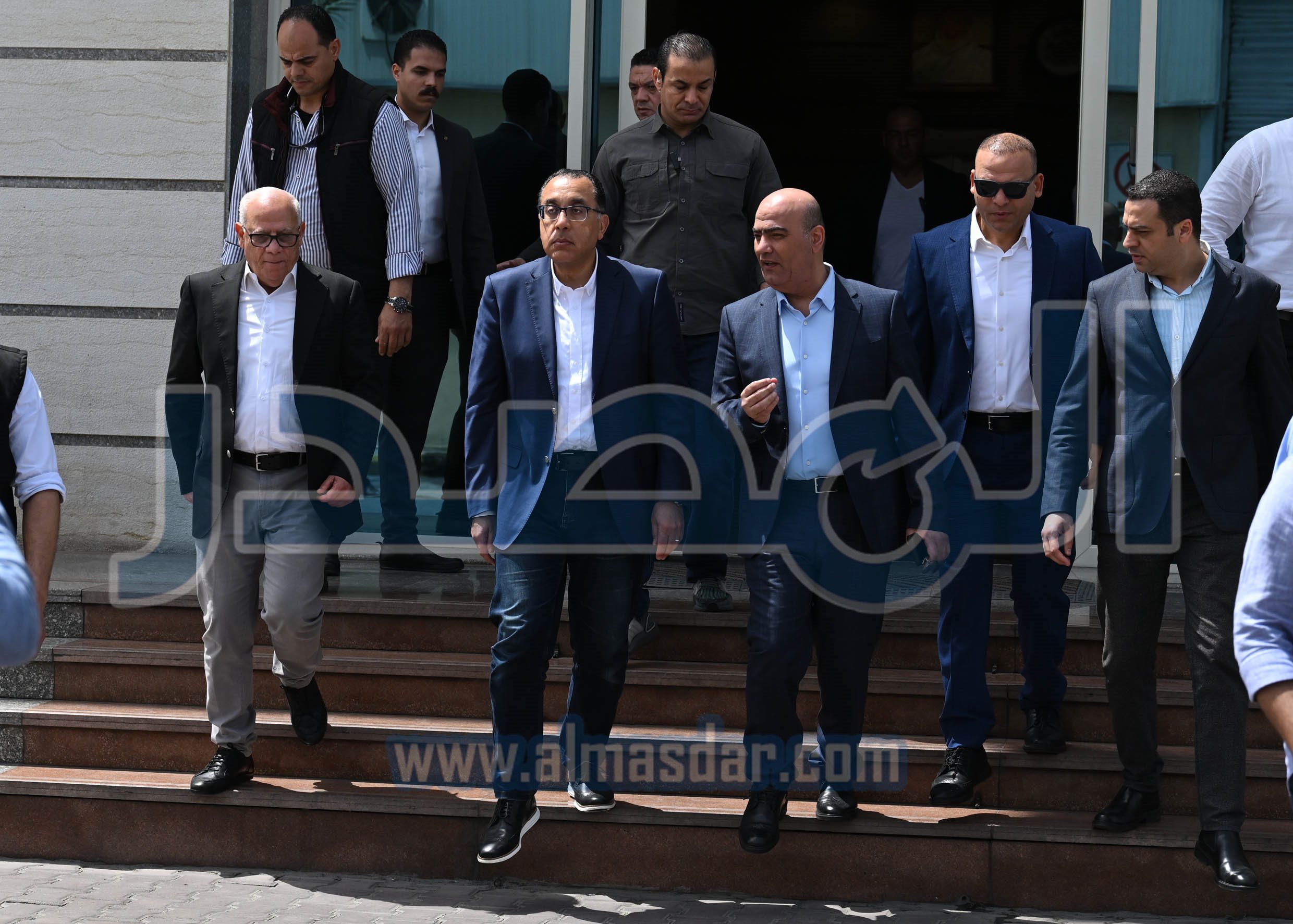 التشغيل التجريبي لتصنيع مقاسات مختلفة لإطارات السيارات