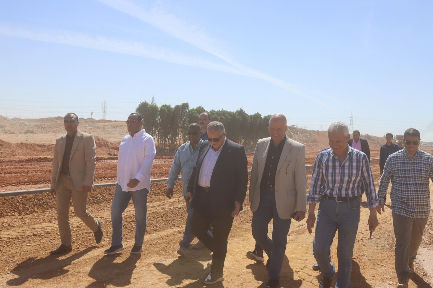 الجزار يتابع أعمال الطرق بالمنطقة الصناعية بالعاشر من رمضان