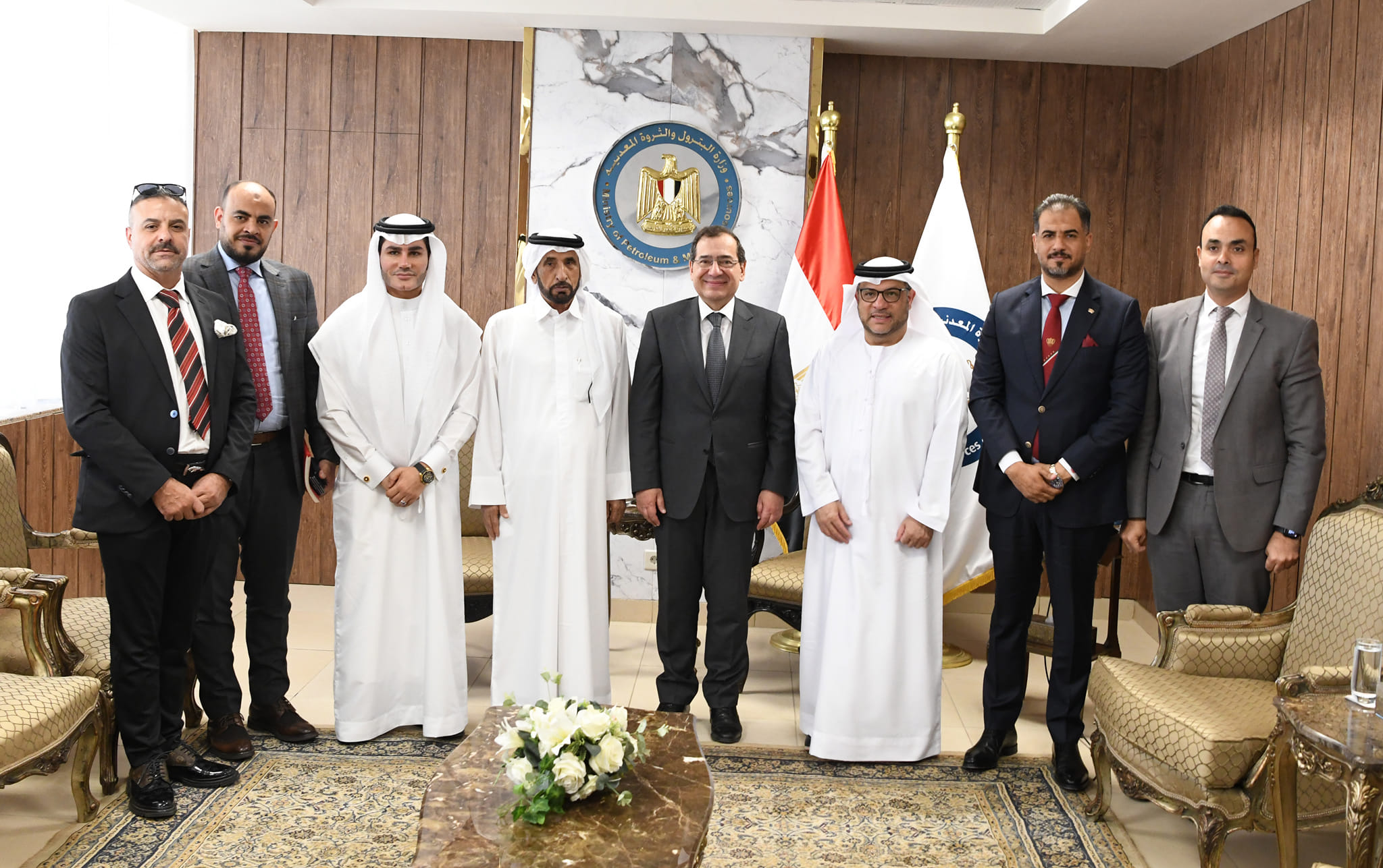 وزير البترول يستقبل مدير الديوان الأميرى