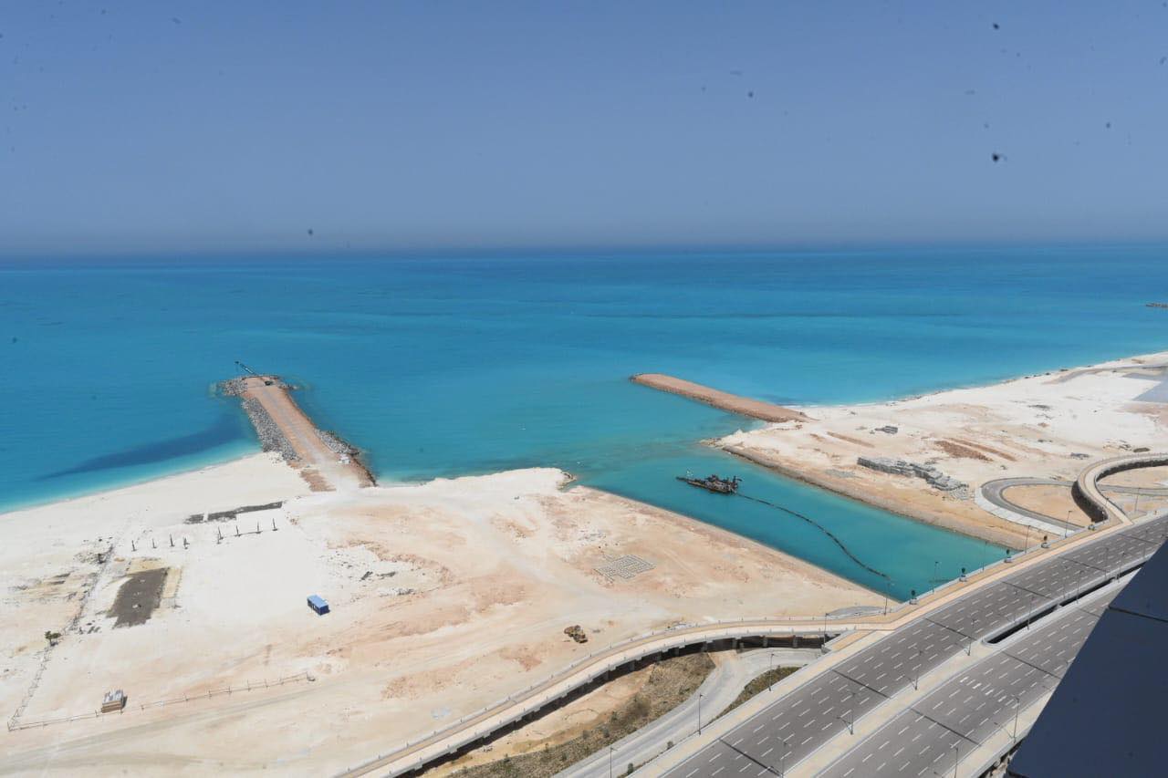 وزير الإسكان يتفقد أعمال التشطيبات بأبراج المنطقة الشاطئية