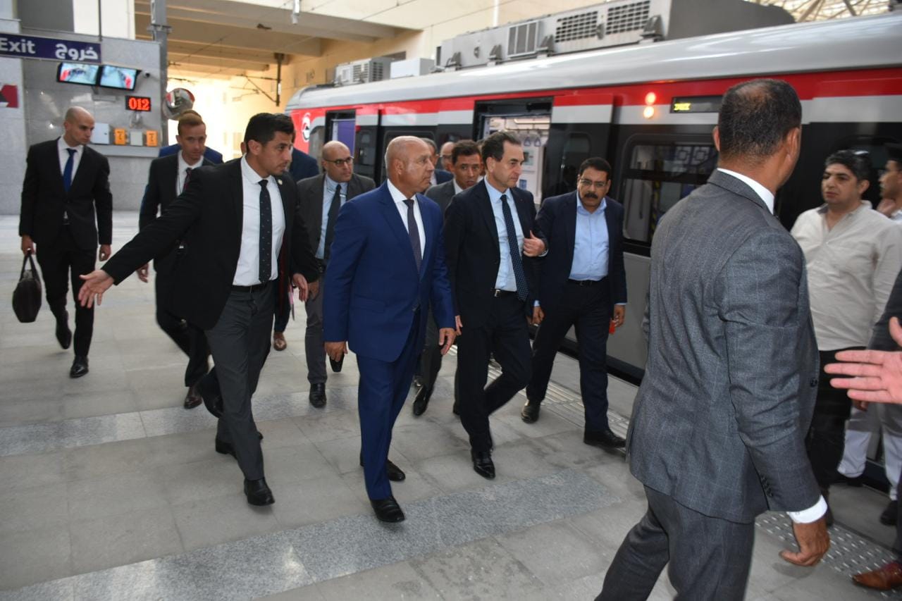 وزير النقل يقوم بزيارة تفقدية الخط الثالث لمترو أنفاق القاهرة الكبرى