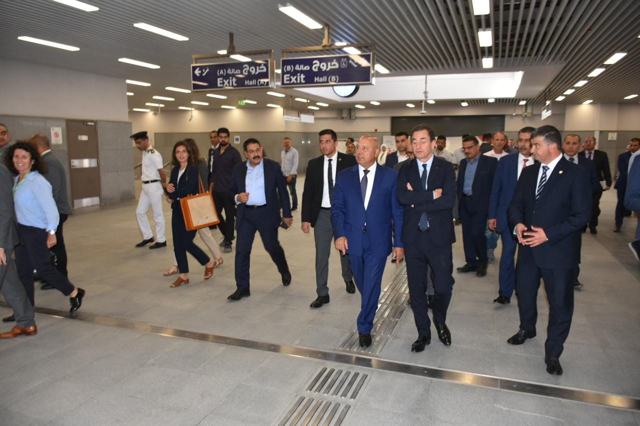 وزير النقل يقوم بزيارة تفقدية الخط الثالث لمترو أنفاق القاهرة الكبرى