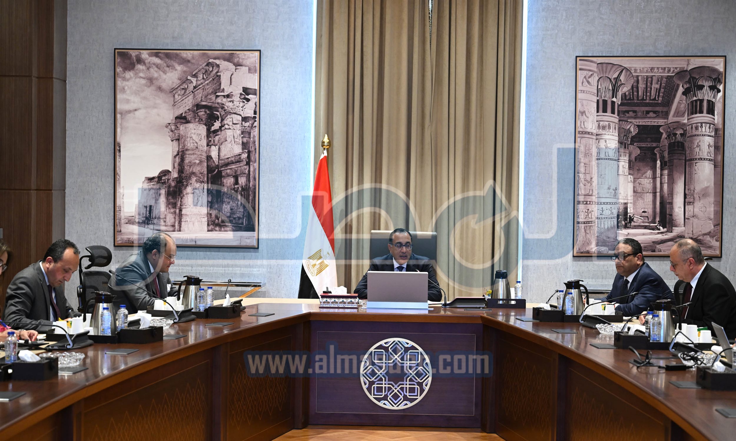مدبولي يتابع الموقف التنفيذي للإفراج الجمركي عن البضائع