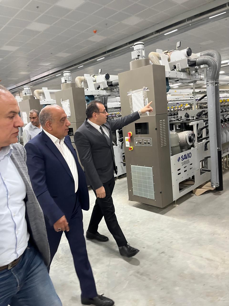 وزير قطاع الأعمال العام يتفقد مصانع شركة مصر للغزل والنسيج