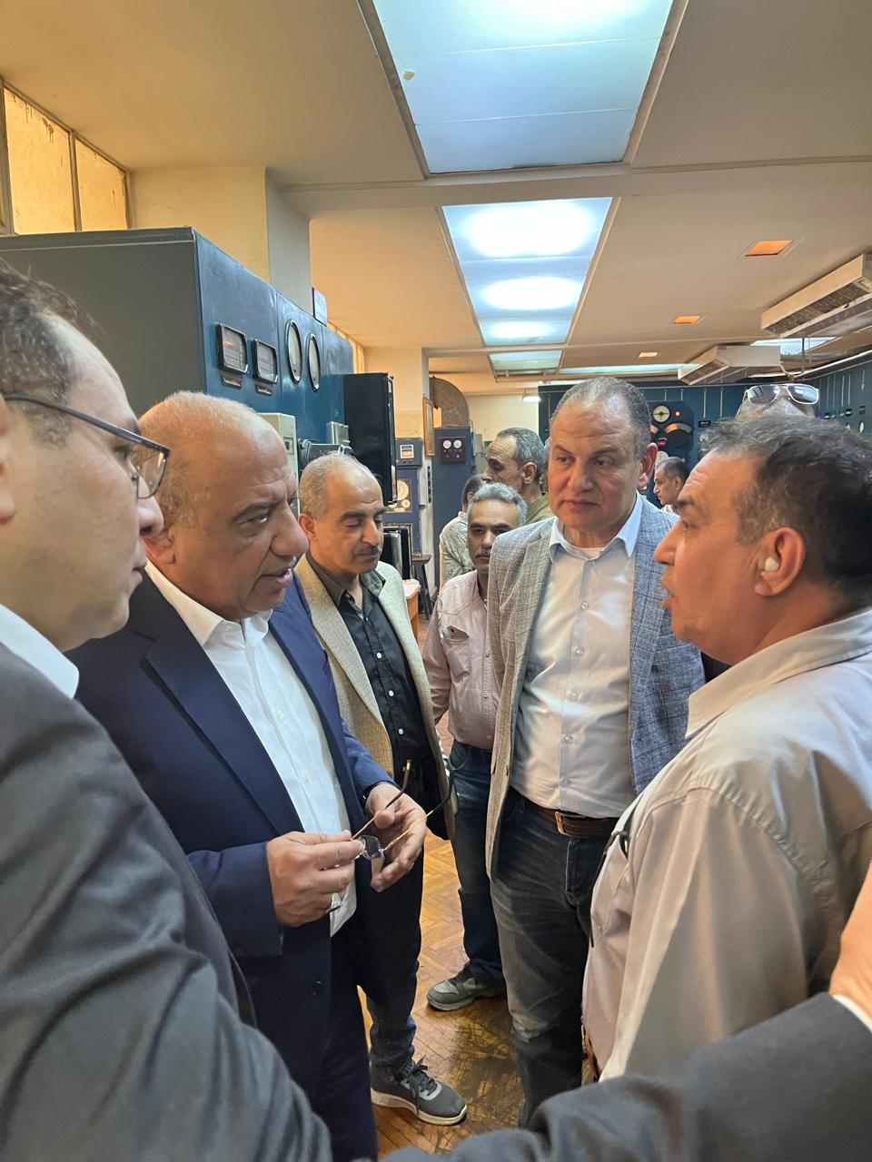 وزير قطاع الأعمال العام يتفقد مصانع شركة مصر للغزل والنسيج