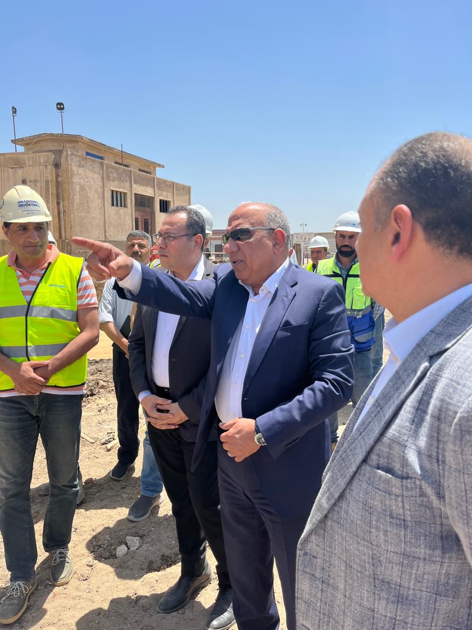 وزير قطاع الأعمال العام يتفقد مصانع شركة مصر للغزل والنسيج