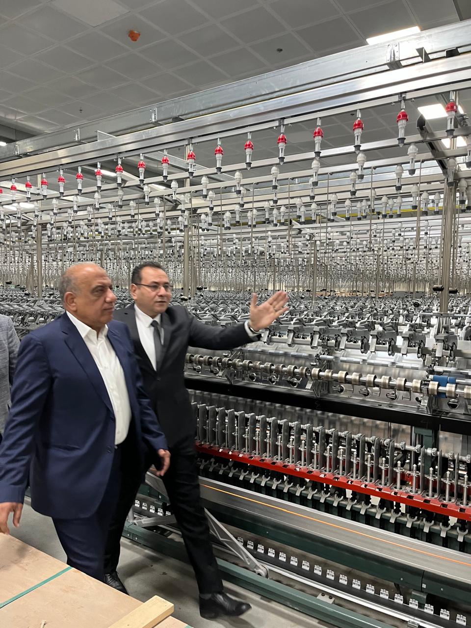 وزير قطاع الأعمال العام يتفقد مصانع شركة مصر للغزل والنسيج