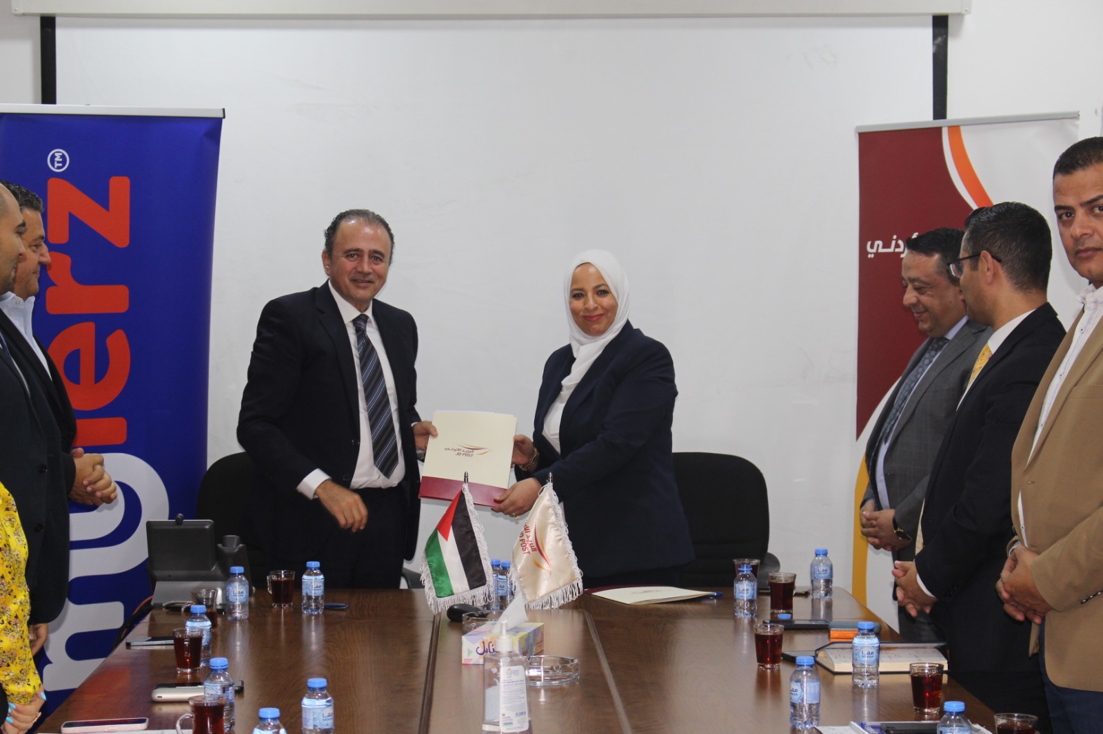 جانب من توقيع عقد بين البريد الأردنى ومايلرز العالمية