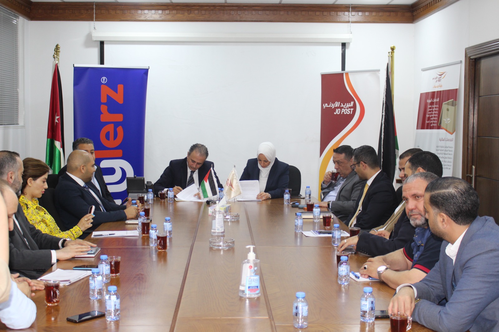 جانب من توقيع عقد بين البريد الأردنى ومايلرز العالمية