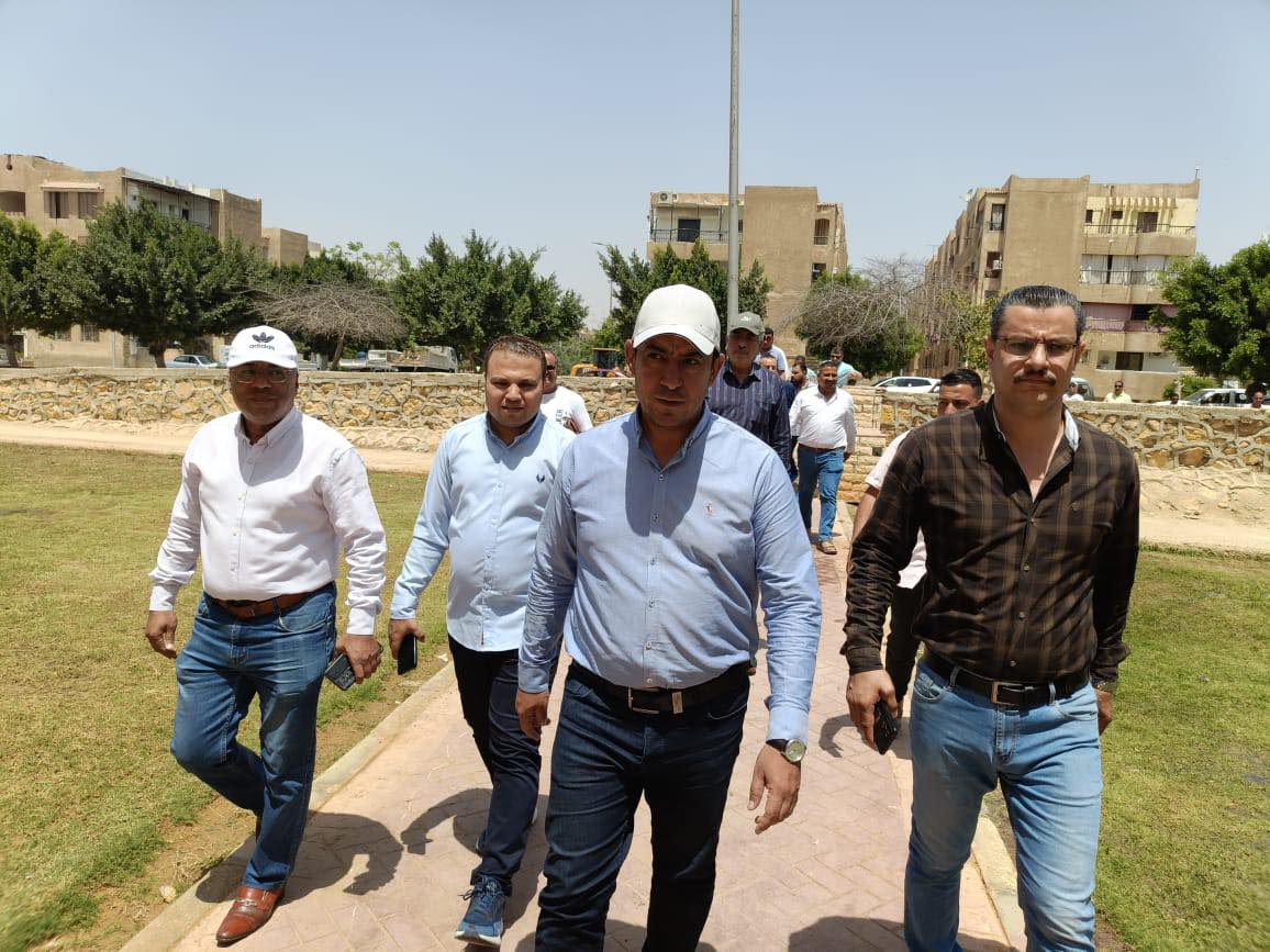 وزير الإسكان يتابع مشروعات الخدمات ورفع الكفاءة والتطوير
